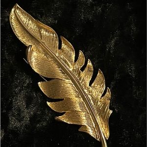 Women’s Gold tone Quill Feather Designed Brooch